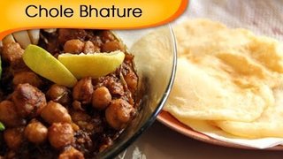 Popular Punjabi Chole Bhature